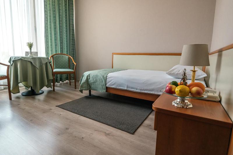 Single Room image 3