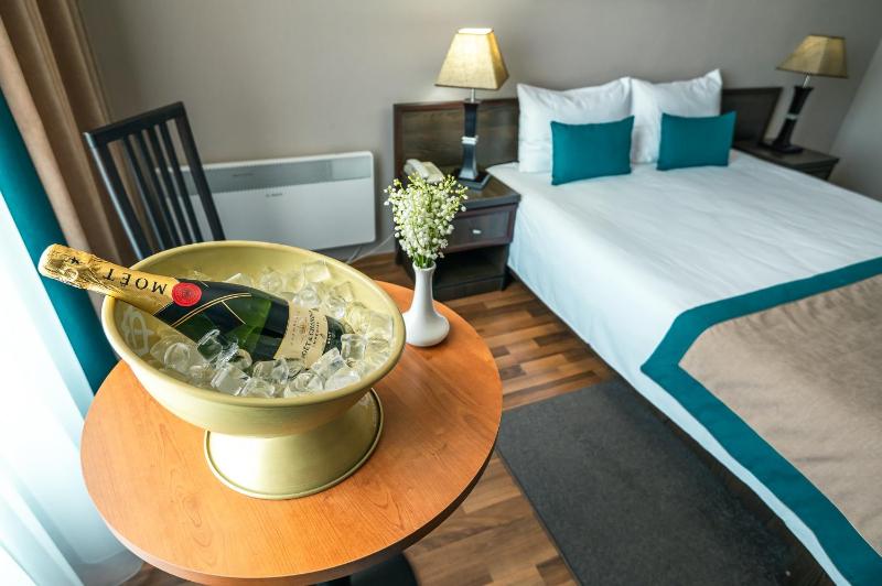 Superior Double Room image 3
