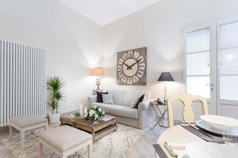 Casa Mirella central smart GROUND FLOOR apartment inside Lucca - image 5