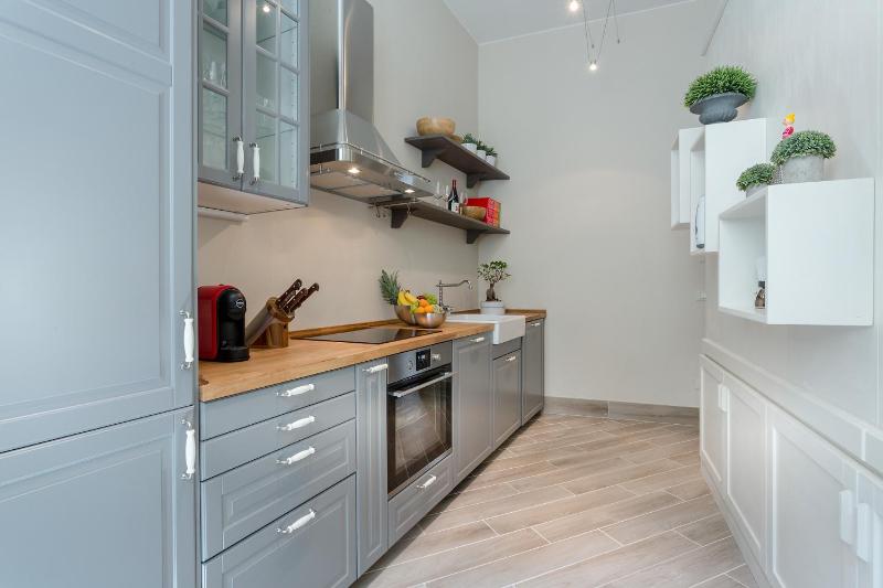 Casa Mirella central smart GROUND FLOOR apartment inside Lucca - image 9