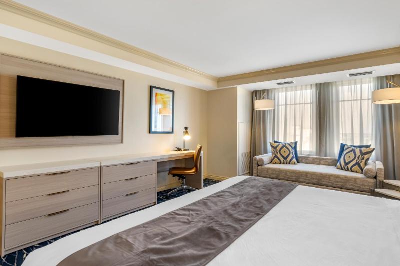King Room with Harbor View - Non-Smoking image 3