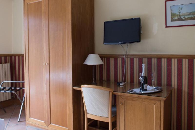 Double Room image 4