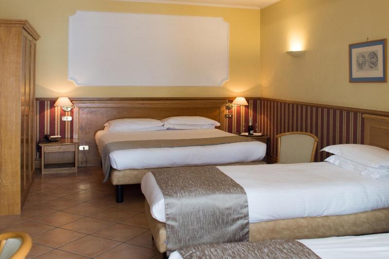 Quadruple Room image 3