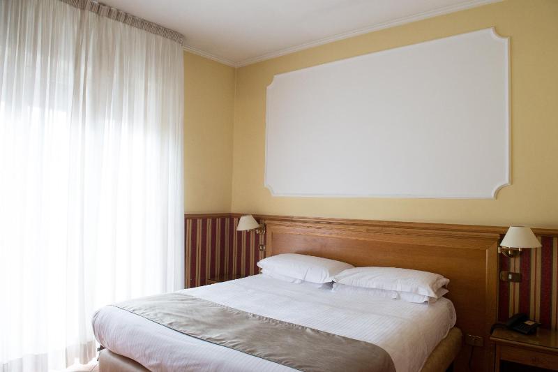 Quadruple Room image 4