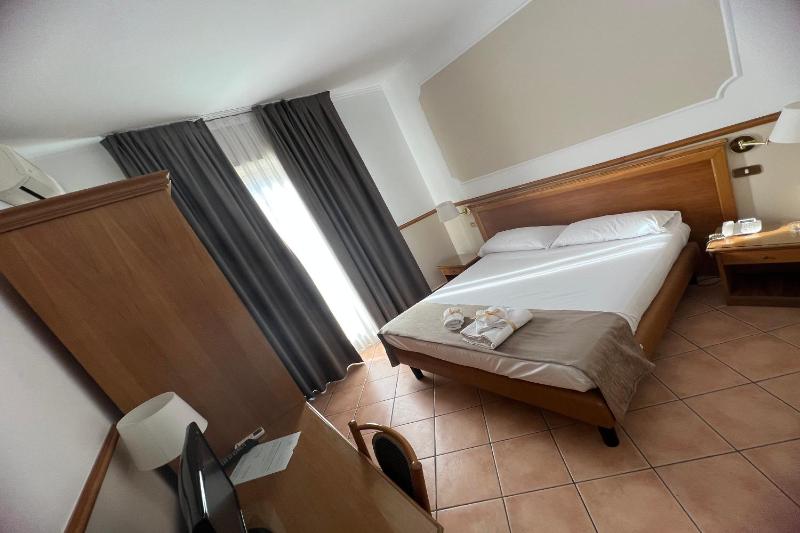 Superior Double Room image 4