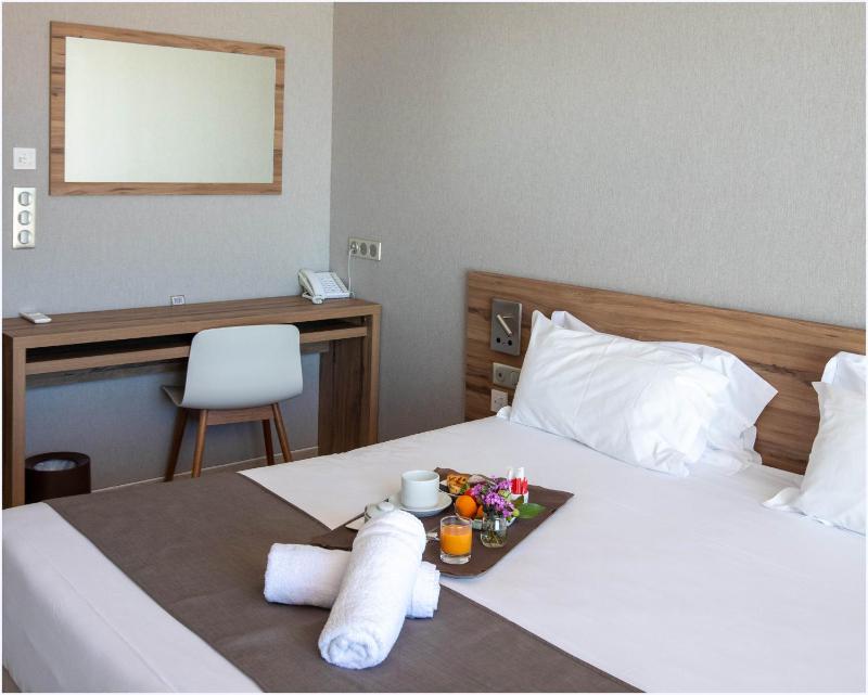 Comfort Room with two single beds - Sea View image 3