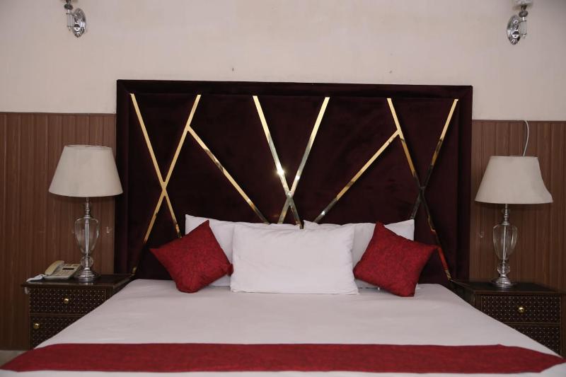 Deluxe Double Room image 3