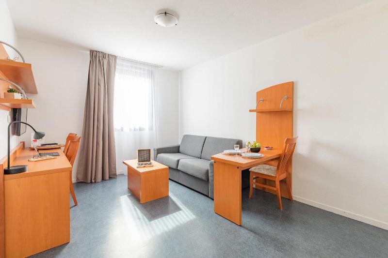 One-Bedroom Apartment image 4