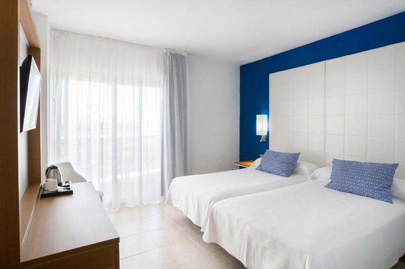 Double or Twin Room with Partial Sea View image 1