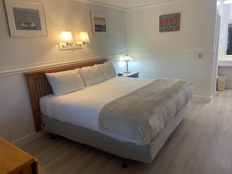 King Room image 3