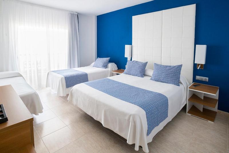 Standard Quadruple Room image 1
