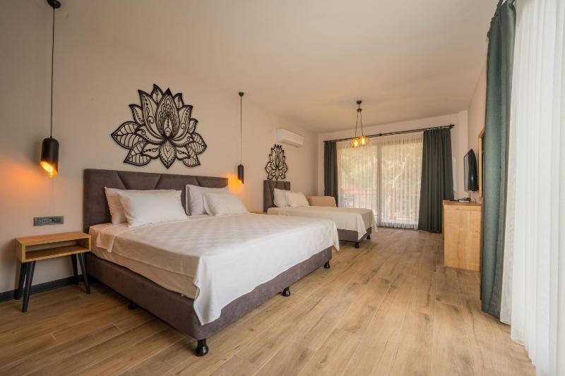 CAROB SUITES image 4