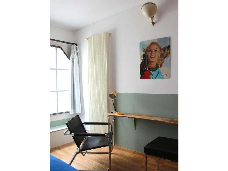 Double Room with Shared Bathroom image 3