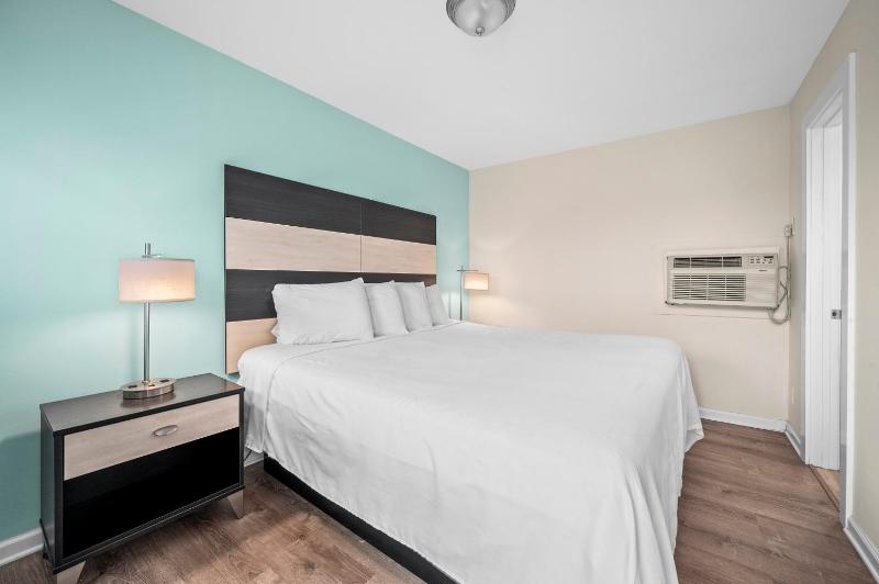 King Room image 3