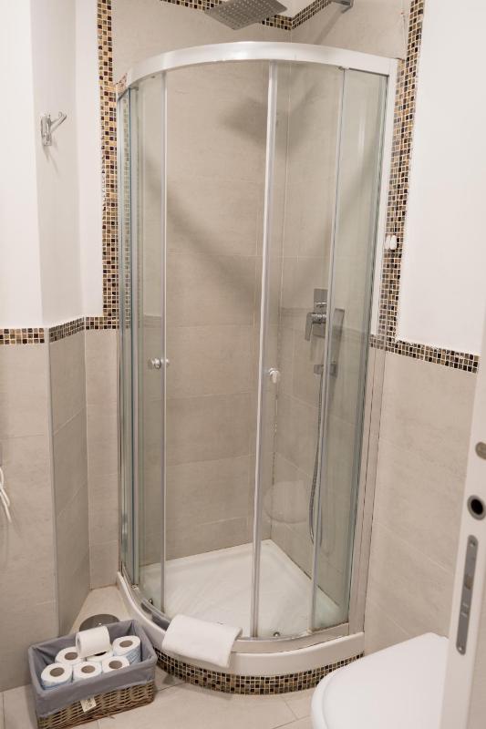 Budget Double Room image 4