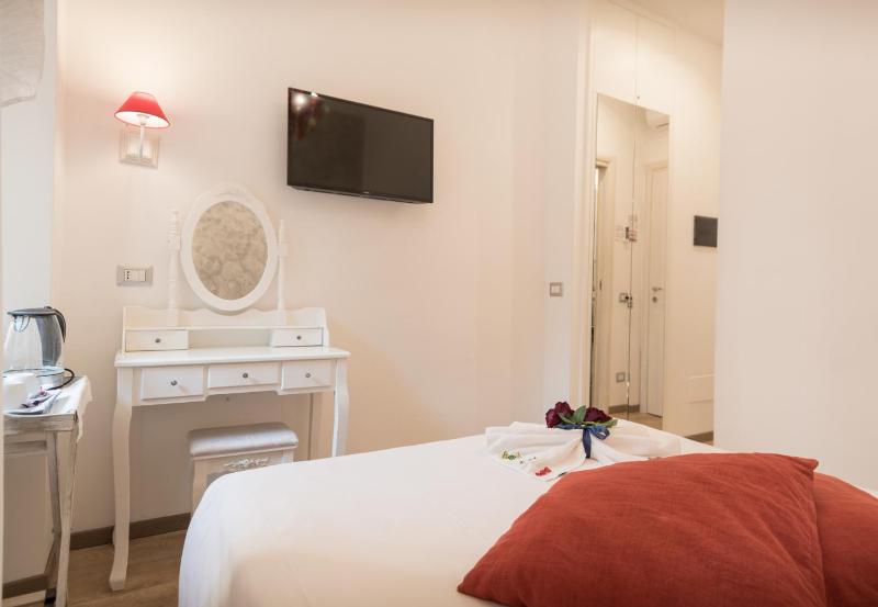 Economy Double Room image 1