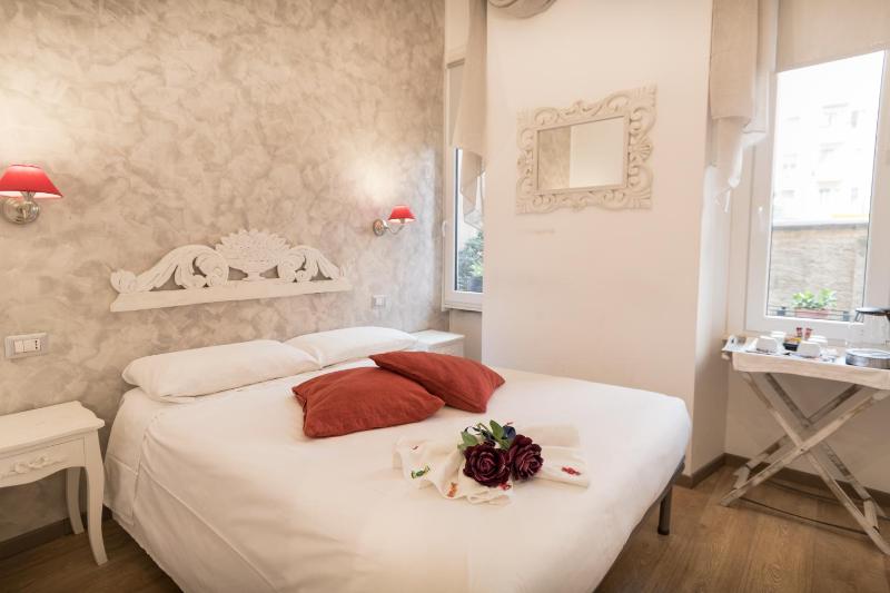 Economy Double Room image 2