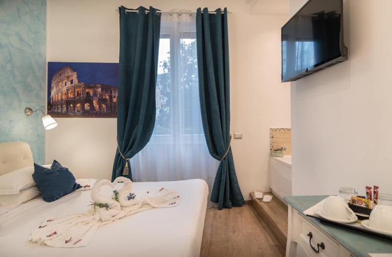 King Room with Spa Bath image 4