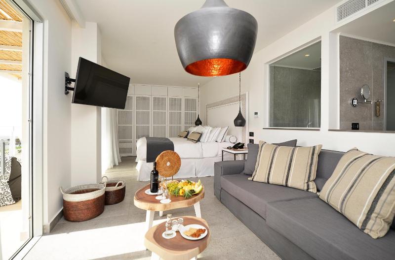 Suite with Sea View - Private Pool image 2
