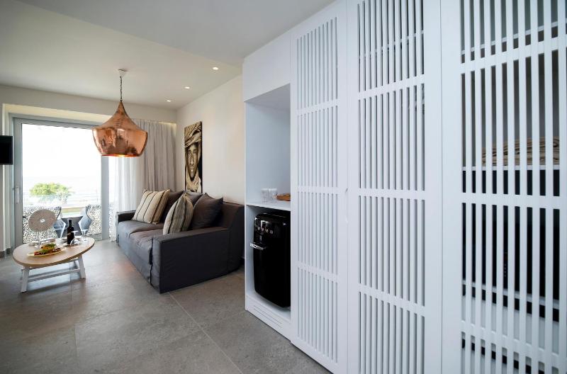 Suite with Sea View - Sharing Pool image 2