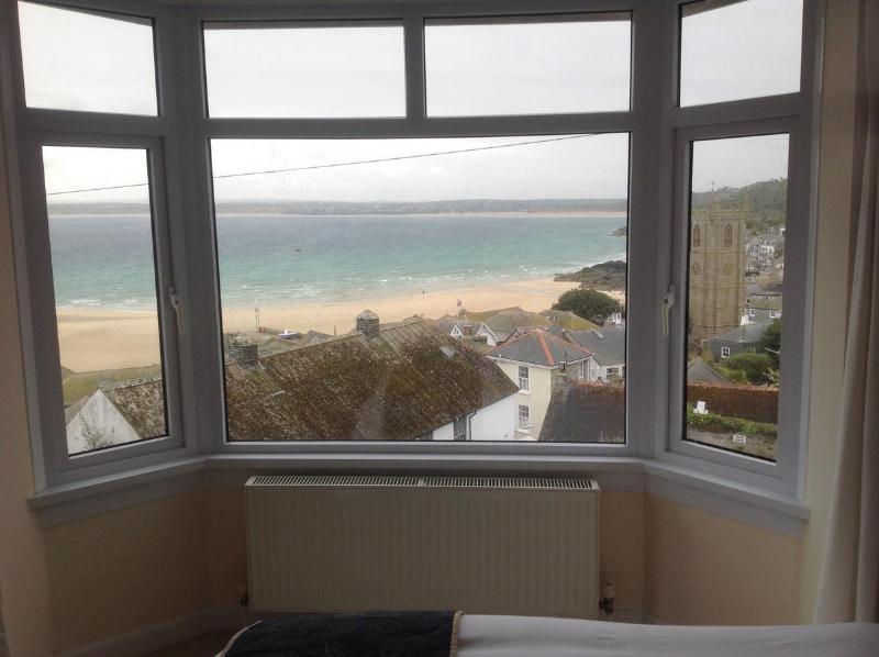 Double Room with Sea View image 2