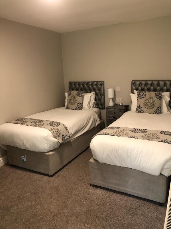 Deluxe Double or Twin Room image 4