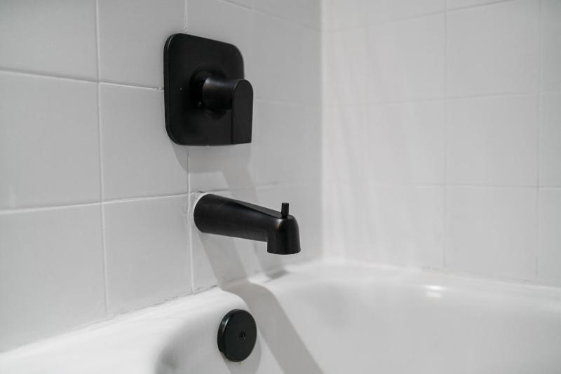 Queen Room - Disability Access/Non-Smoking image 1