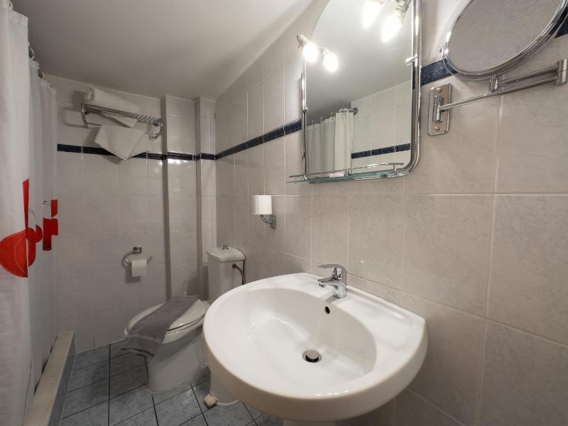 Double or Twin Room image 3