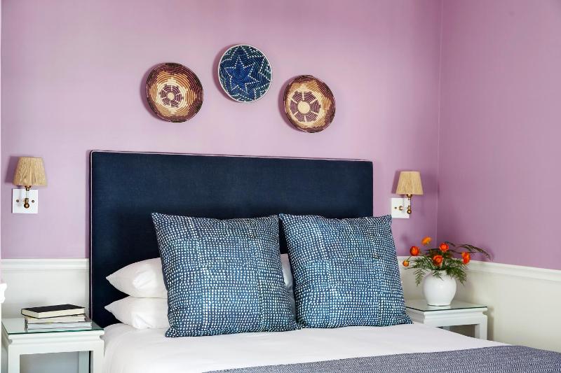 Standard Queen Room image 4