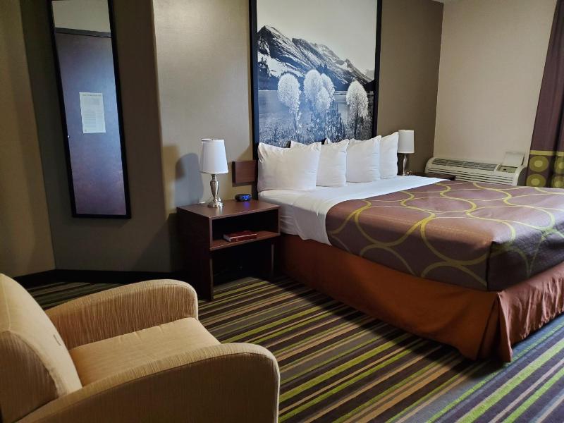 Queen Room - Mobility Access/Non-Smoking image 4
