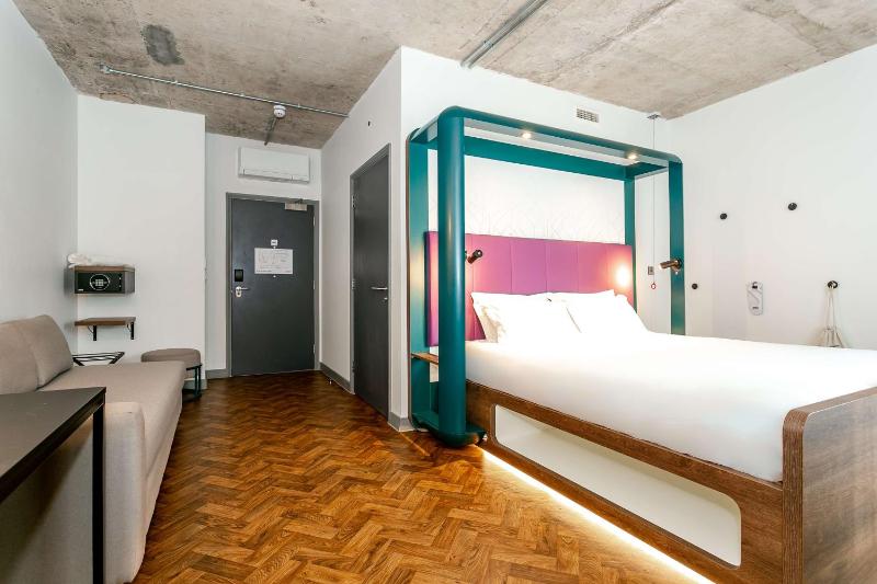 Premium King Room image 1