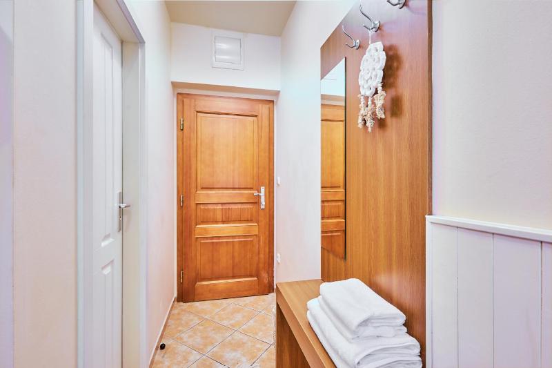 Small Double Room image 4