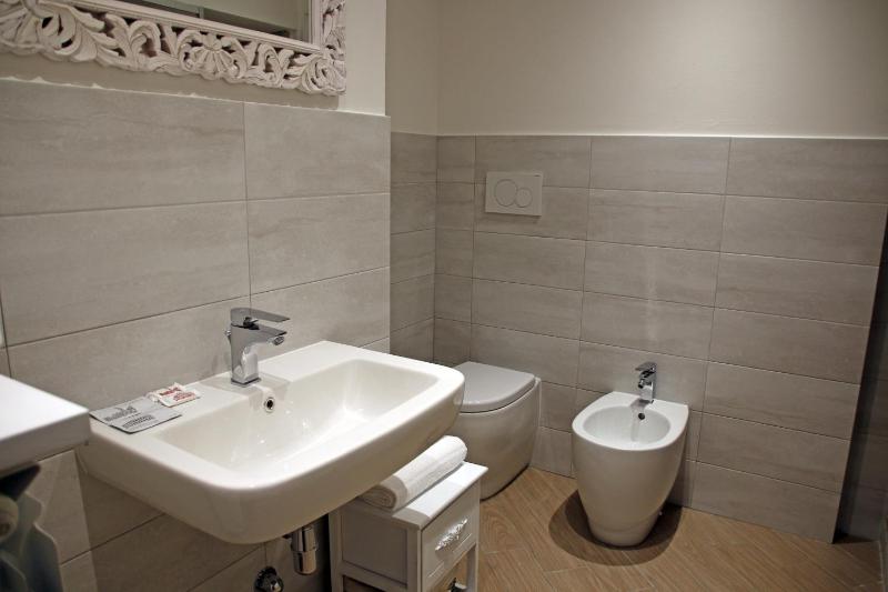 Deluxe Family Room image 2