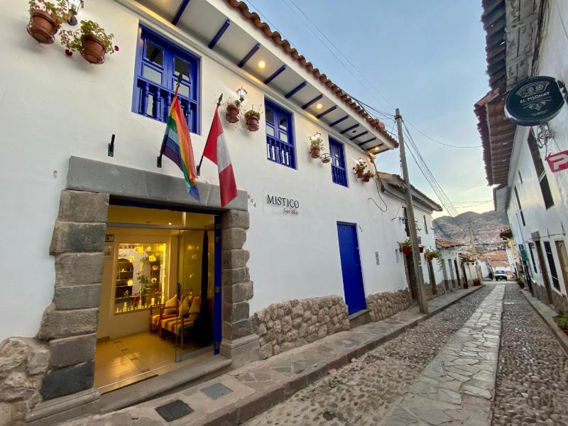 Mistico San Blas Boutique - image 7