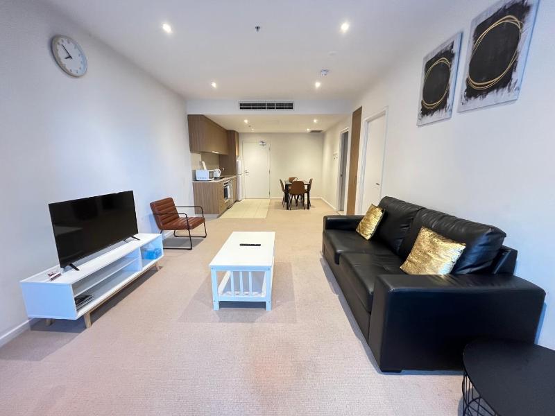 Tasha's Apartments on Morphett - image 3
