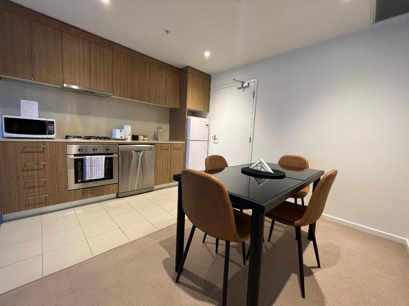 Tasha's Apartments on Morphett - image 10
