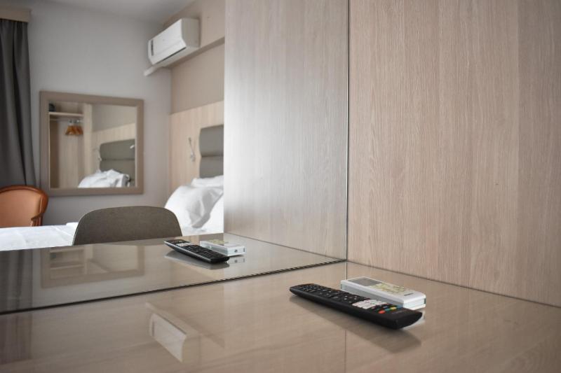 Double Room with Extra Bed image 4