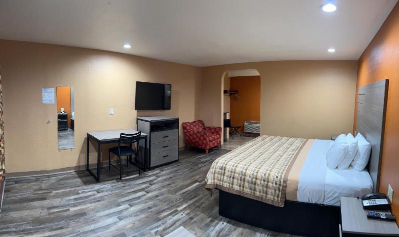 King Room - Non-Smoking image 3