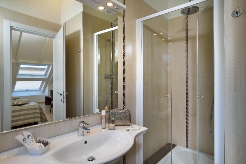 Superior Double or Twin Room image 3