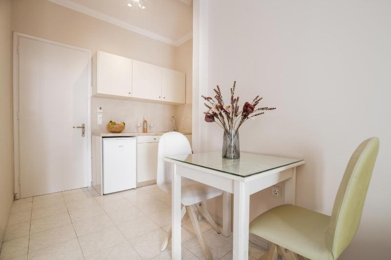 One-Bedroom Apartment with Garden View image 3
