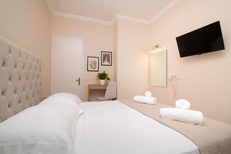 One-Bedroom Apartment with Garden View image 1