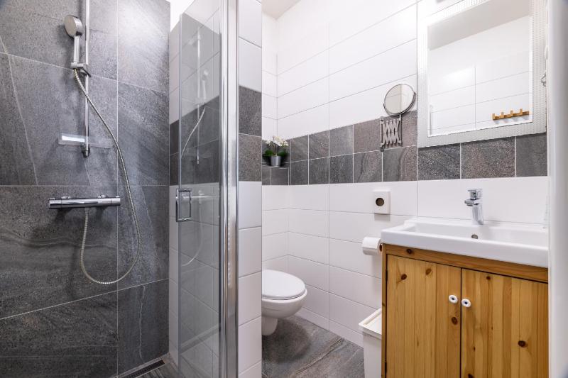 Standard Twin Room image 3