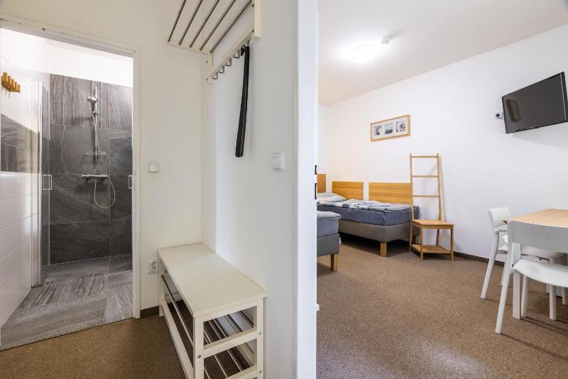 Standard Twin Room image 1