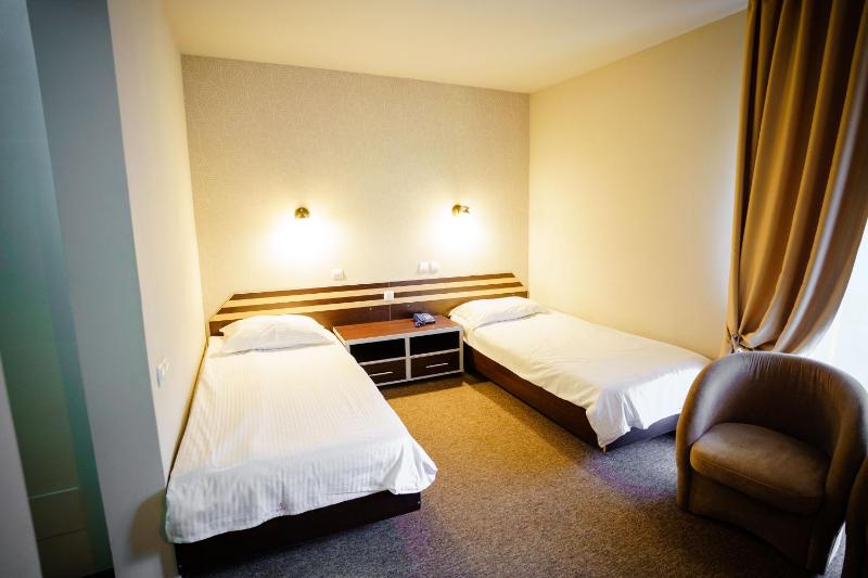 Twin Room image 3