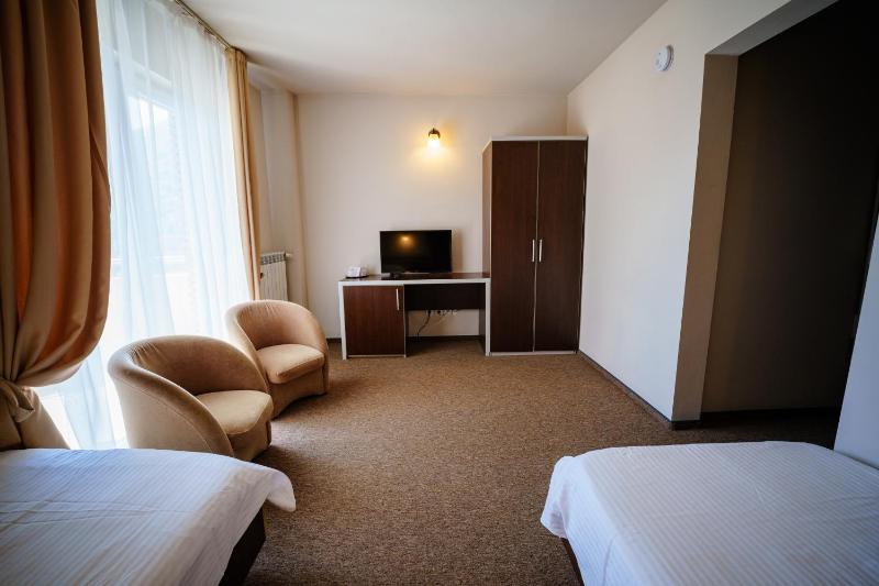 Twin Room image 1