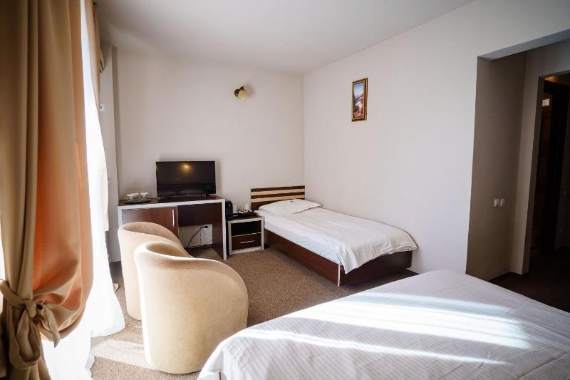 Standard Family Room image 3