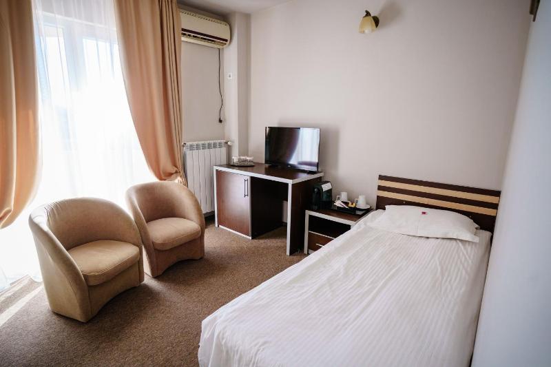 Standard Family Room image 4