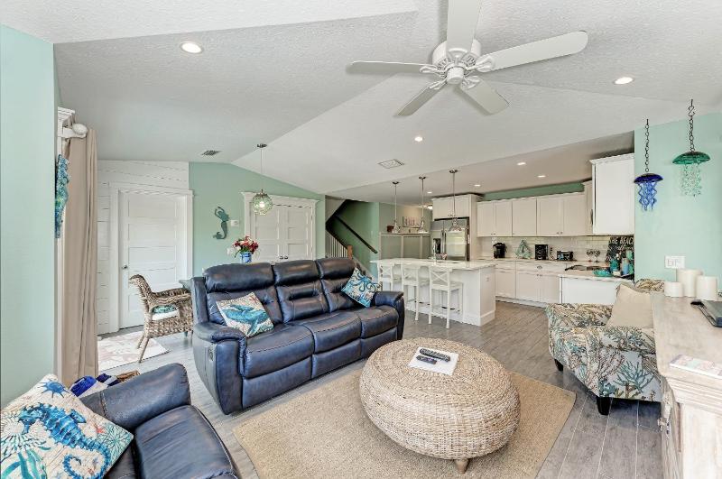Emerald Bay Beach House - image 2