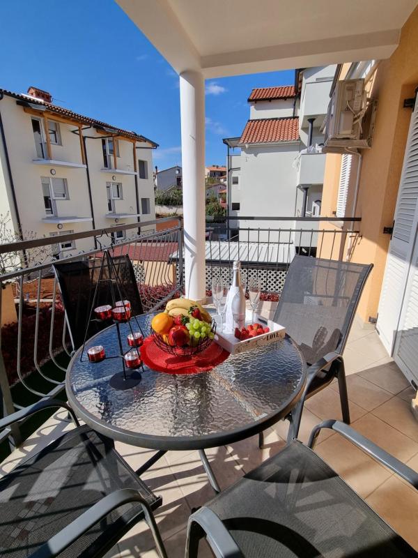 One-Bedroom Apartment with Terrace image 2