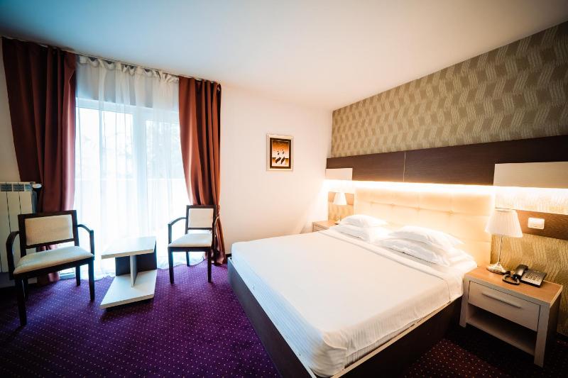 Double Room image 3
